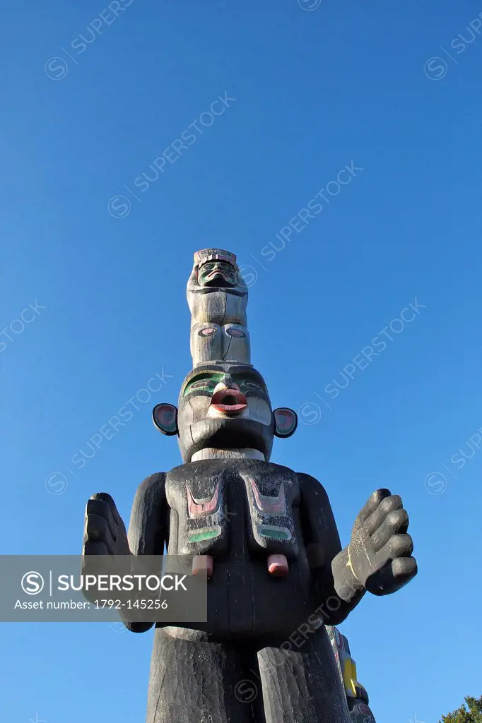Canada, British Columbia, Vancouver Island, Cormorant Island, Alert Bay, Nimkish Territory, Kwakwaka´wakw Indian tribe, Totem pole