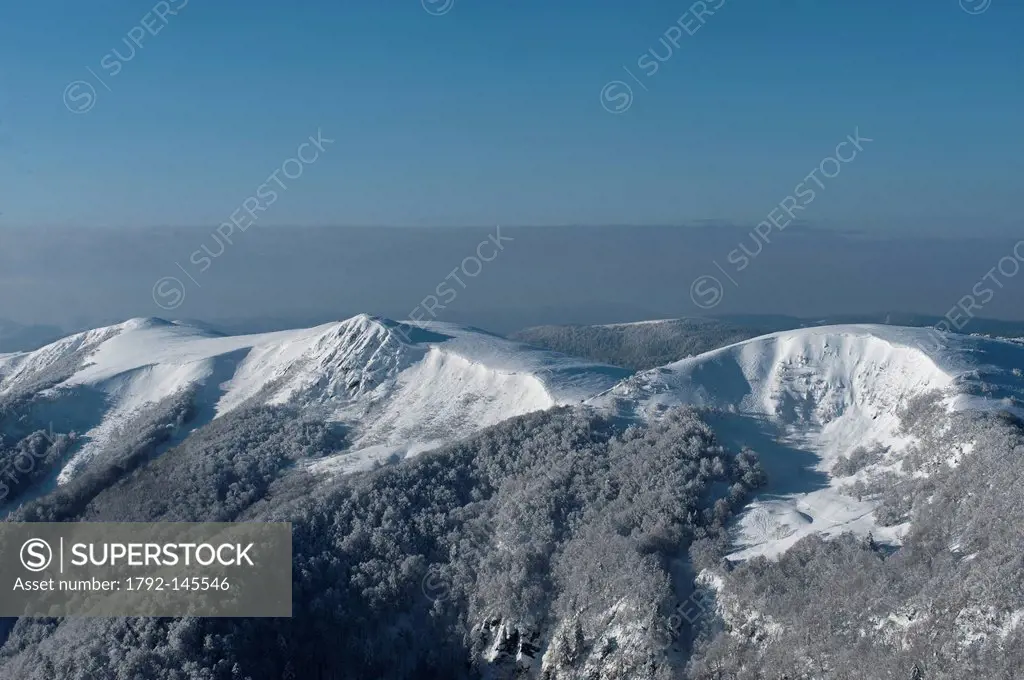 France, Haut Rhin, Vallee de Munster, landscape of the crests from Vosges in winter