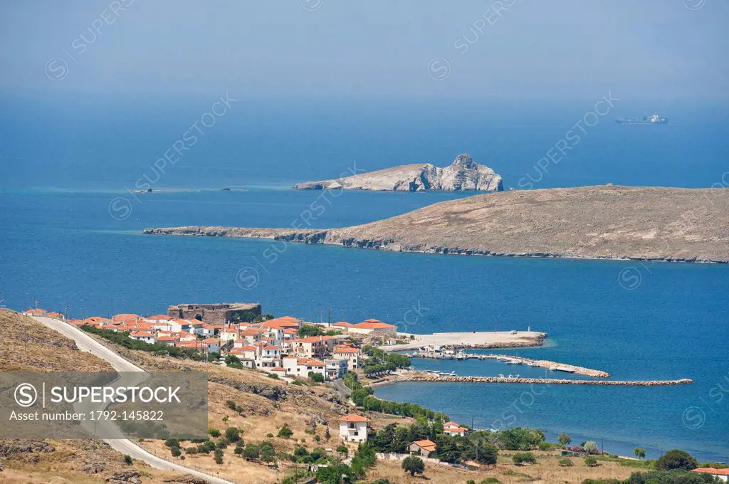 Grce, north east Aegean islands, Lesbos island, Sigri, the fishing harbour on the west coast