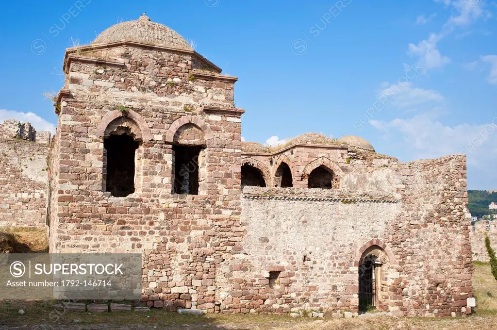 Grce, north east Aegean islands, Lesbos island, Mytilini, the byzantine fortress dominate the city