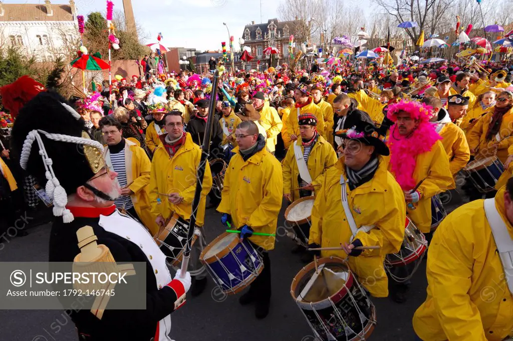 France, Nord, Dunkirk, carnival of Dunkirk, drum major in the process of leading the band of musician waxed yellow