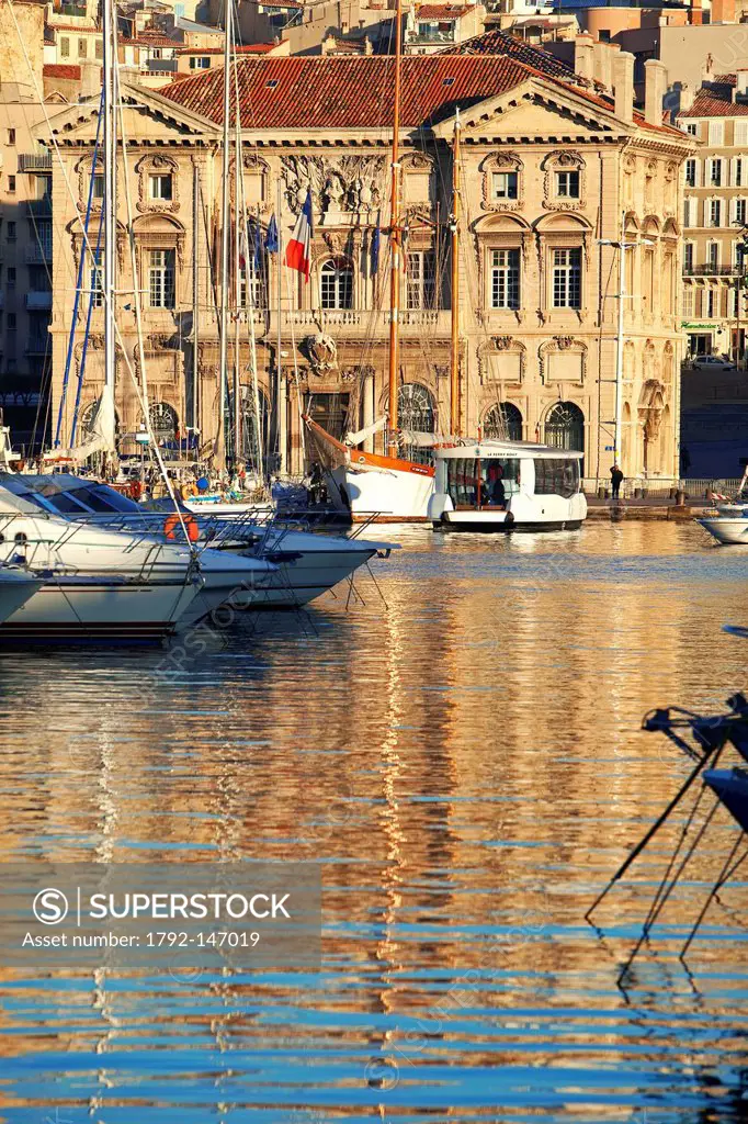 France, Bouches du Rhone, Marseille, 2nd arrondissement, the Vieux Port, Quai du Port, City Hall and the Ferry Boat