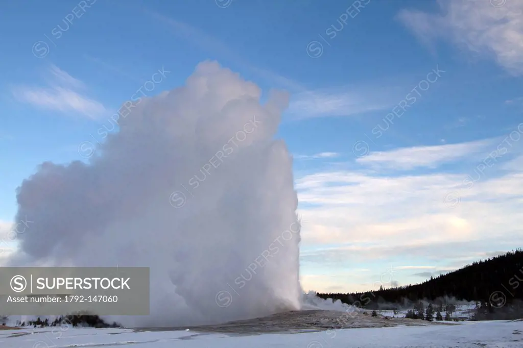 United states, Wyoming and Montana States, Yellowstone National Park, listed as World Heritage by UNESCO, landsape, Old Faithful geyser
