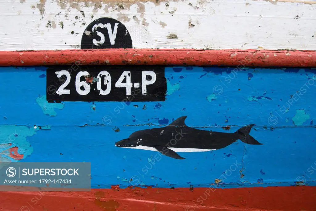 Cape Verde, Sao Vicente island, Baia das Gatas, dolphin paints on one fishing boats