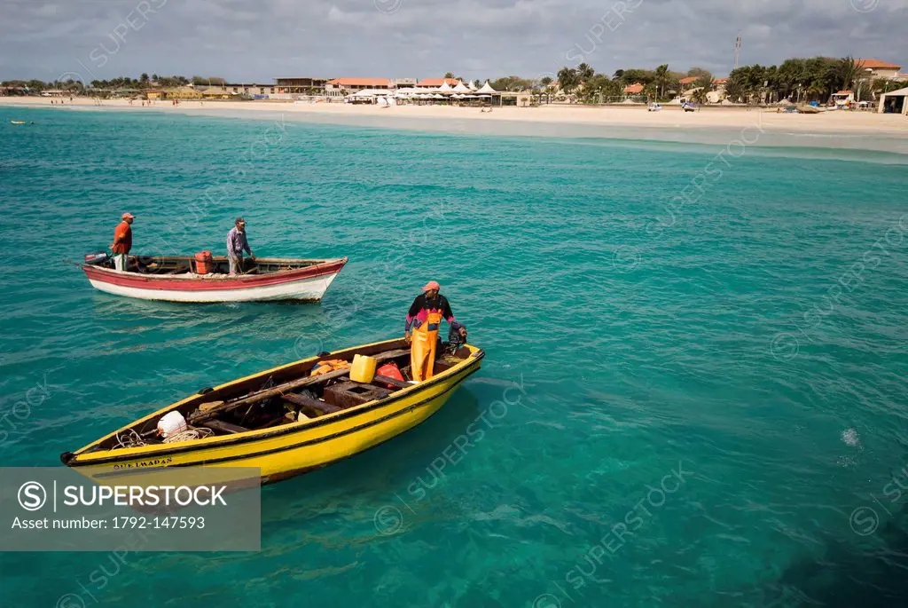 Cape Verde, Sal island, Santa Maria, return of fishing