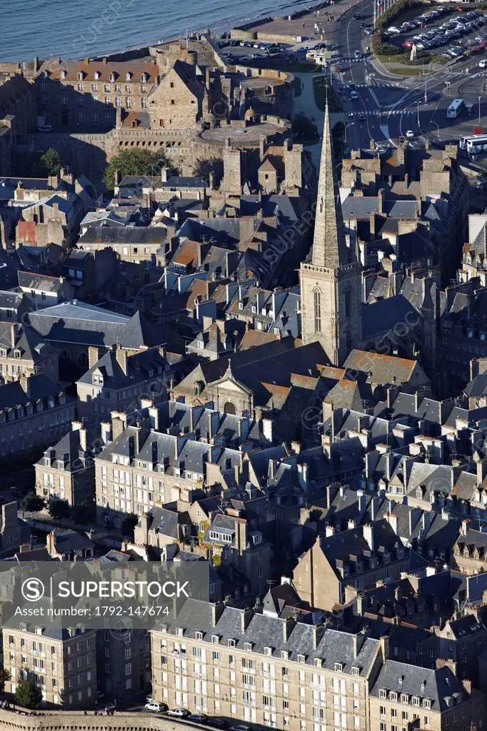 France, Ille et Vilaine, Cote d´Emeraude Emerald Coast, Saint Malo, cathedrale Saint Vincent aerial view