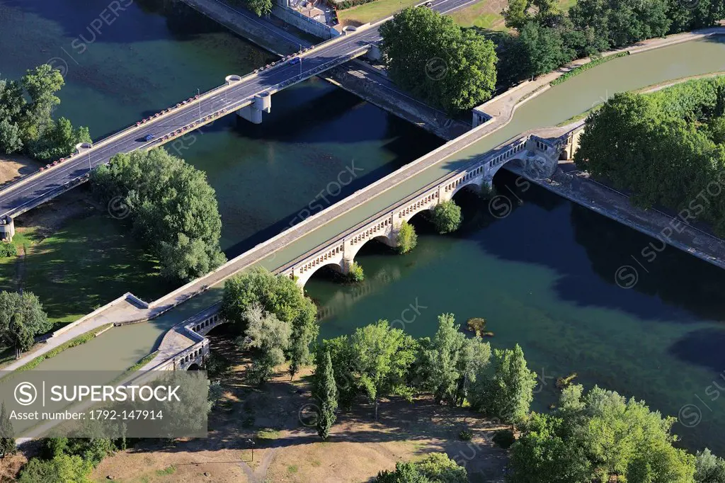 France, Herault, Beziers, canal aqueduct of the Canal du Midi, listed as World Heritage by UNESCO, overcrossing Orb River aerial view