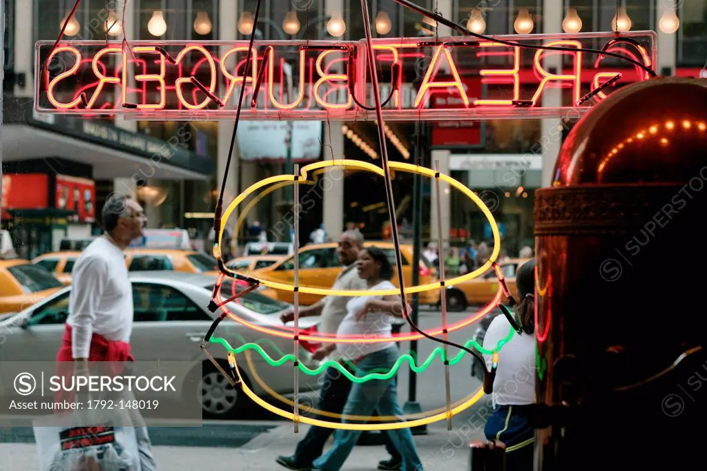 United States, New York City, Manhattan, Midtown, new yorkers on the seventh Avenue seen trough the window of a restaurant