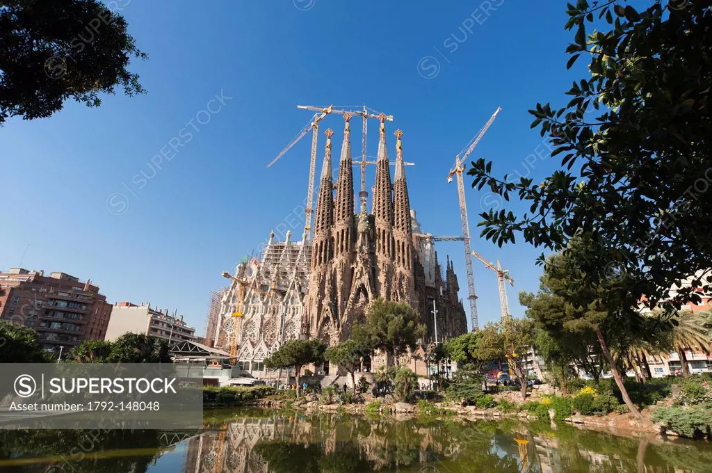 Spain, Catalonia, Barcelona, Eixample District, Sagrada Familia by architect Antoni Gaudi, listed as World Heritage by UNESCO