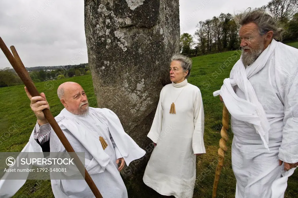 France, Cotes d´Armor, Quintin, druidic gathering on the megalithic site of Pierre Longue Long Stone, with Klaize Dir, high druid of the Druvisia Grou...
