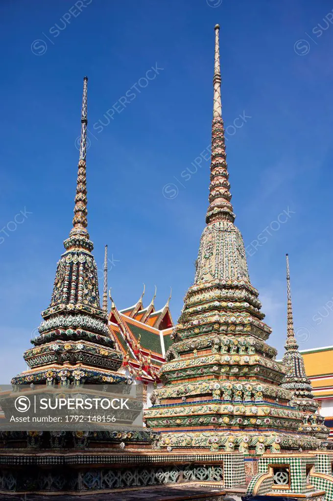 Thailand, Bangkok, Ko Ratanakosin district houses the most famous sites in Bangkok, Wat Pho is the oldest and largest temples in Bangkok