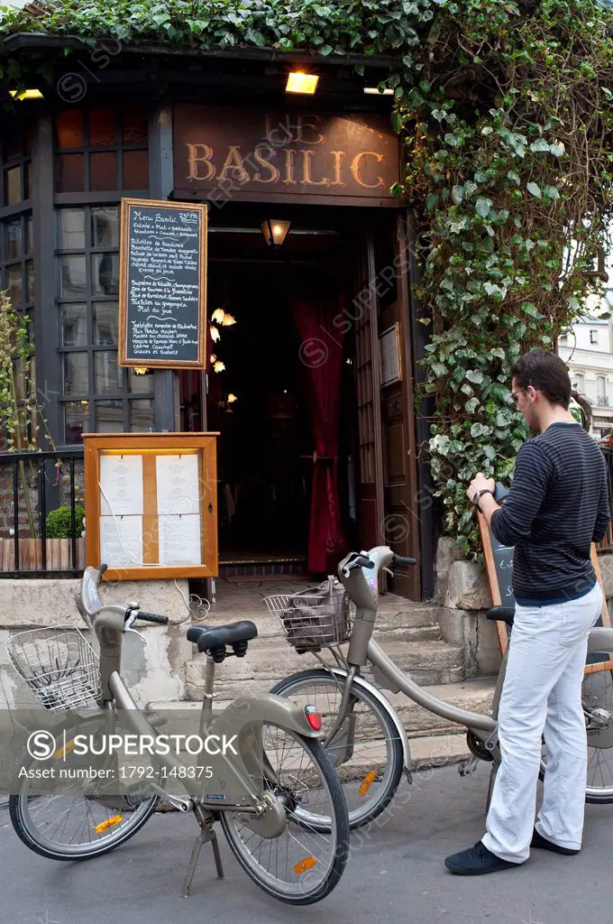 France, Paris, Montmartre, the restaurant Le Basilic in Lepic street