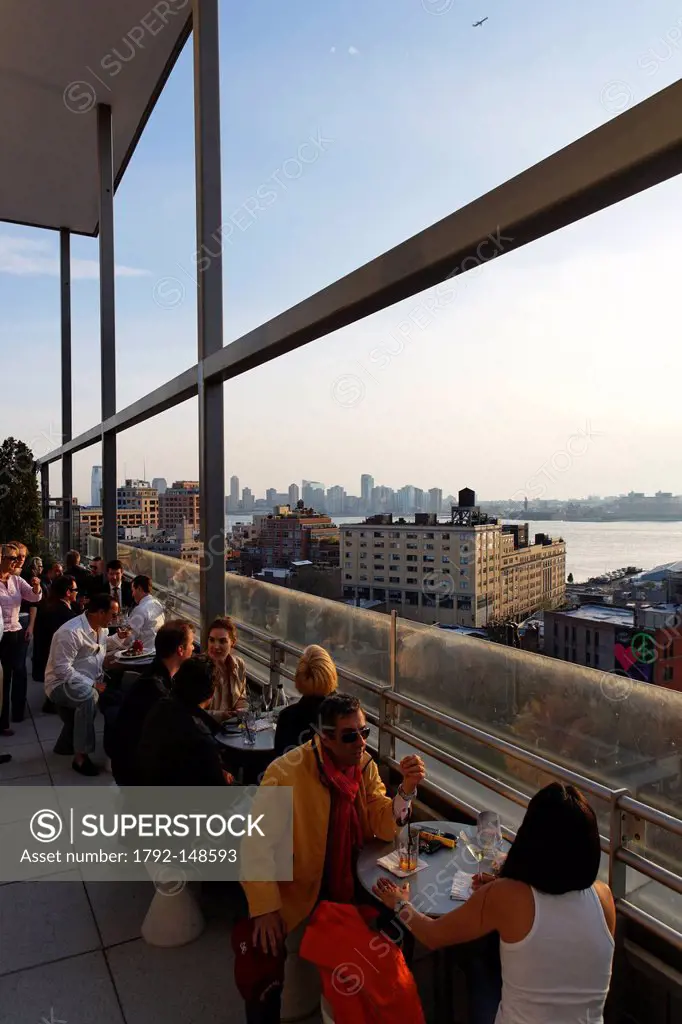 United States, New York City, Manhattan, Meatpacking District, Gansevoort Hotel, Plunge Bar, outside terrace, 9th Avenue and Gransevoort Street