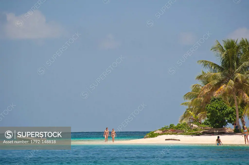 Panama, San Blas archipelago, Kuna Yala autonomous territory, Achutupu island Los Perros, one of 378 islands