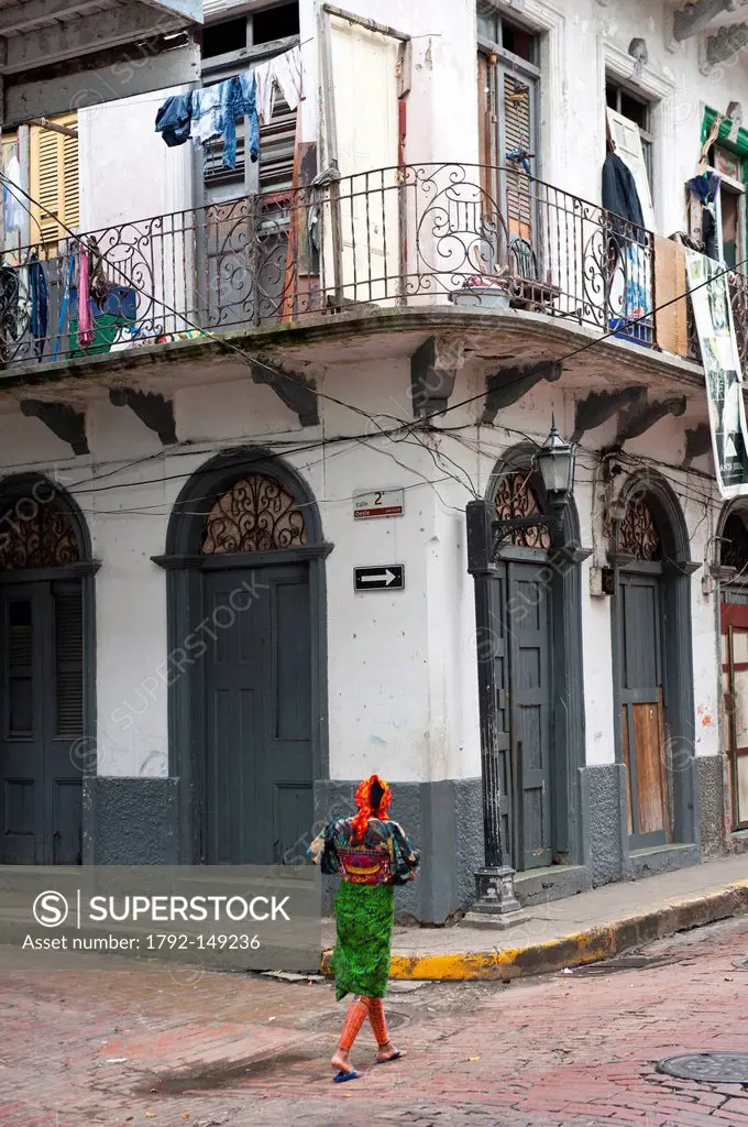 Panama, Panama City, historic town listed as World Heritage by UNESCO, Casco Antiguo, a Kuna indian in the streets of Barrio San Felipe