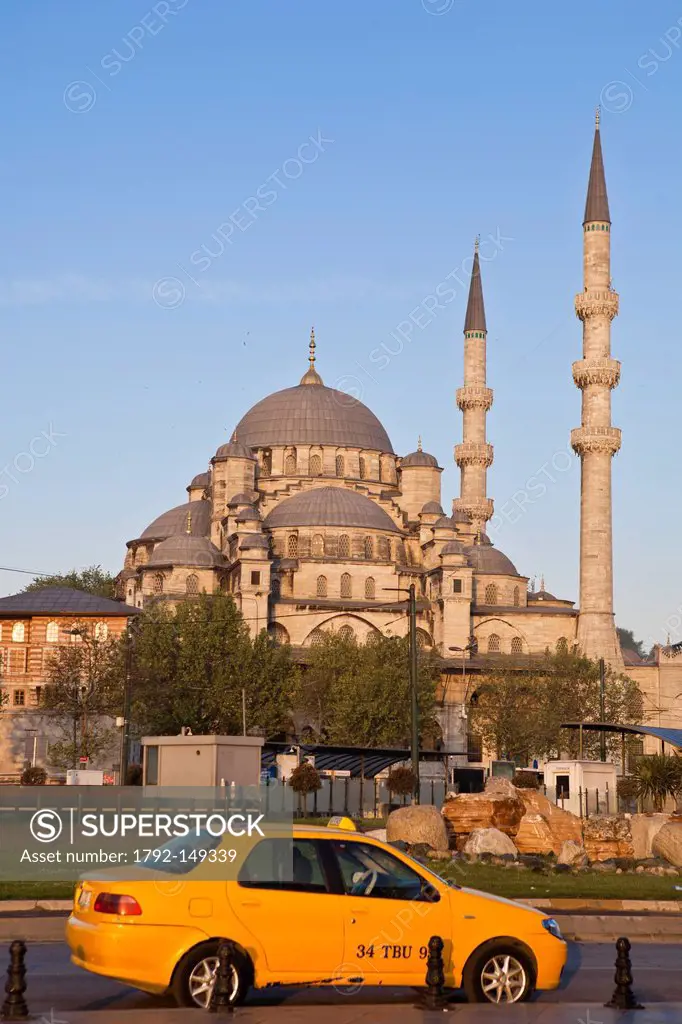 Turkey, Istanbul, historical centre listed as World Heritage by UNESCO, Eminn district, taxi and Yeni Cami New Mosque in the background