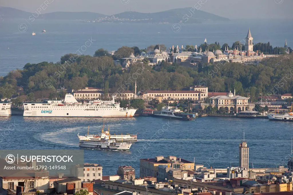 Turkey, Istanbul, the tip of the Golden Horn with Topkapi Palace