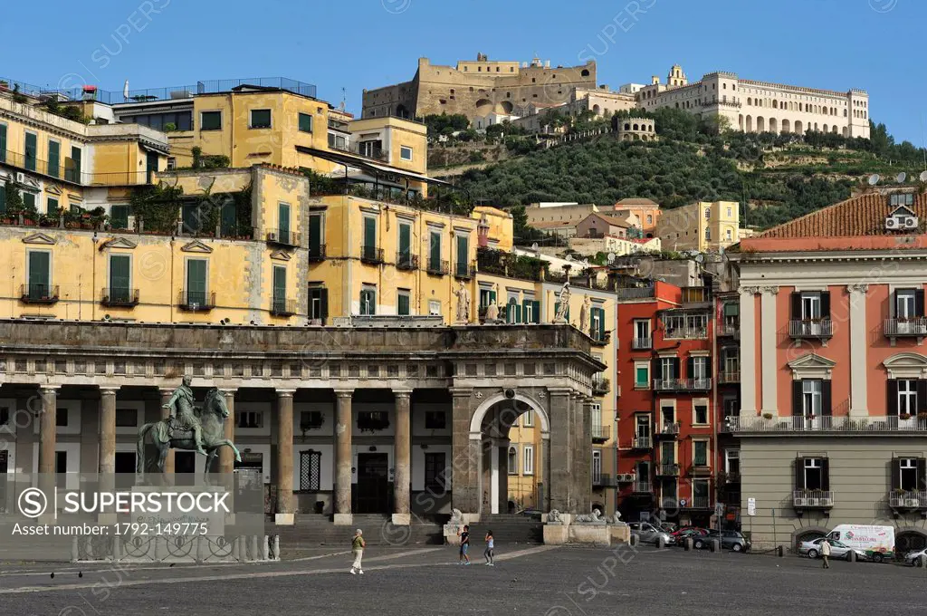 Italy, Campania, Naples, historical centre listed as World Heritage by UNESCO, Piazza del PlebiscitoItalie, Castel Sant´Elmo and Certosa di San Martin...