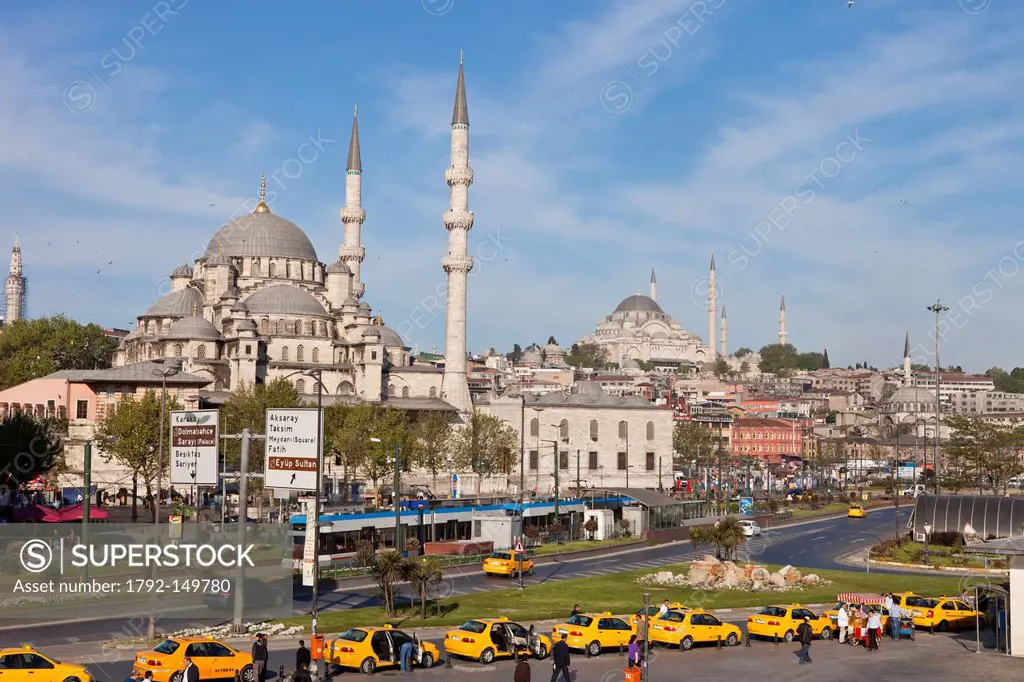 Turkey, Istanbul, historical centre listed as World Heritage by UNESCO, Eminn district, taxis and Yeni Cami New Mosque