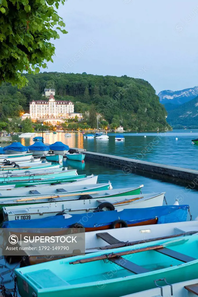 France, Haute Savoie, Menthon Saint Bernard, the marina and the Palace de Menthon Luxury hotel of Menthon, Annecy lake