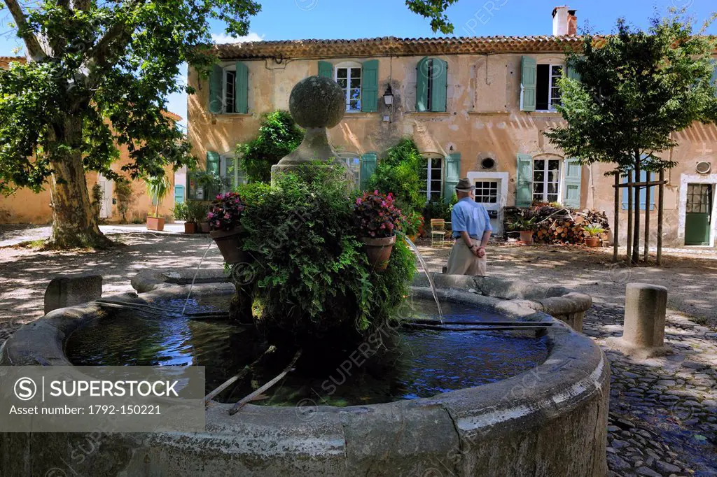 France, Herault, Villeneuvette, former Royal factory, the fountain on the Place Louis XIV set up for the washerwomen