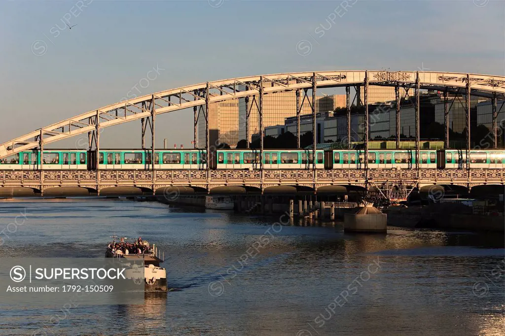 France, Paris, boats on the Seine river under the Viaduc d´Austerlitz, line 5 of the Metro and Bibliotheque Nationale de France BNF by the architect D...