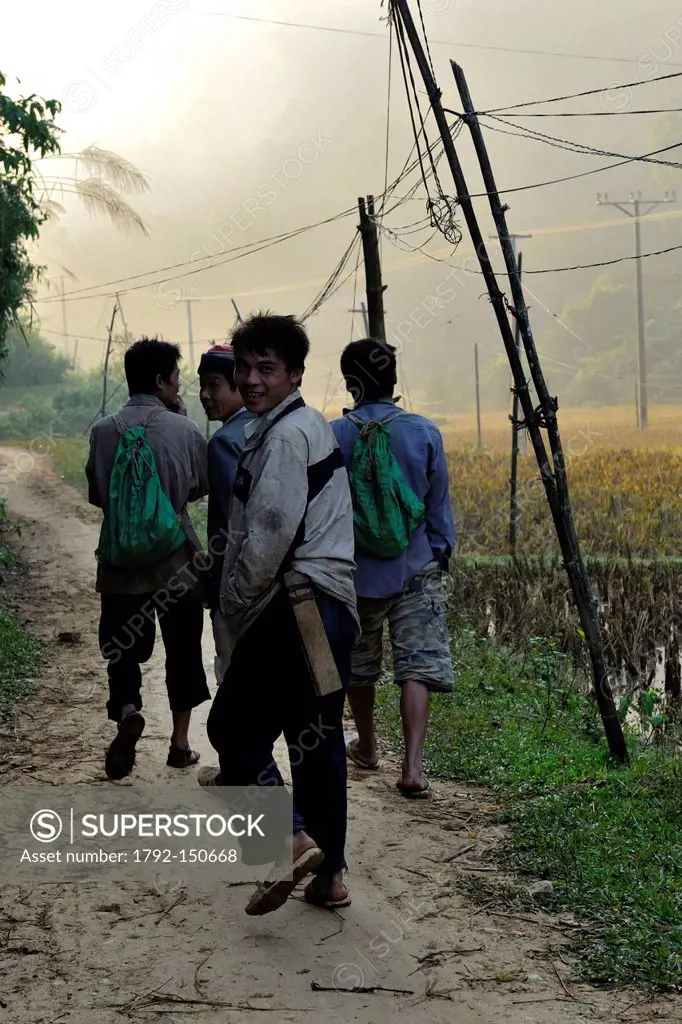 Vietnam, Ninh Binh Province, Cuc Phuong National Park, Ban Hieu, people going to the fields