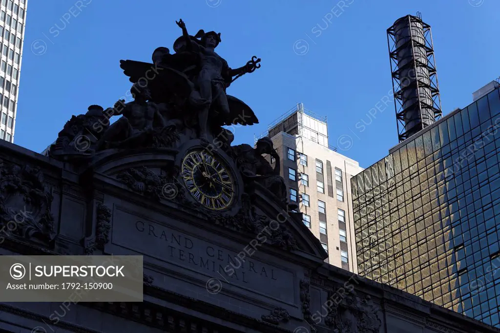 United States, New York City, Manhattan, Midtown, clock and statue of Mercury on the facade of Grand Central Terminal, Park avenue and 42nd street