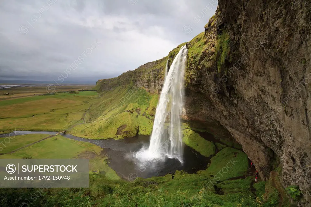 Iceland, Sudurland region, fall of Seljalandsfoss, high of 40 m, a path leads behind the waterfall