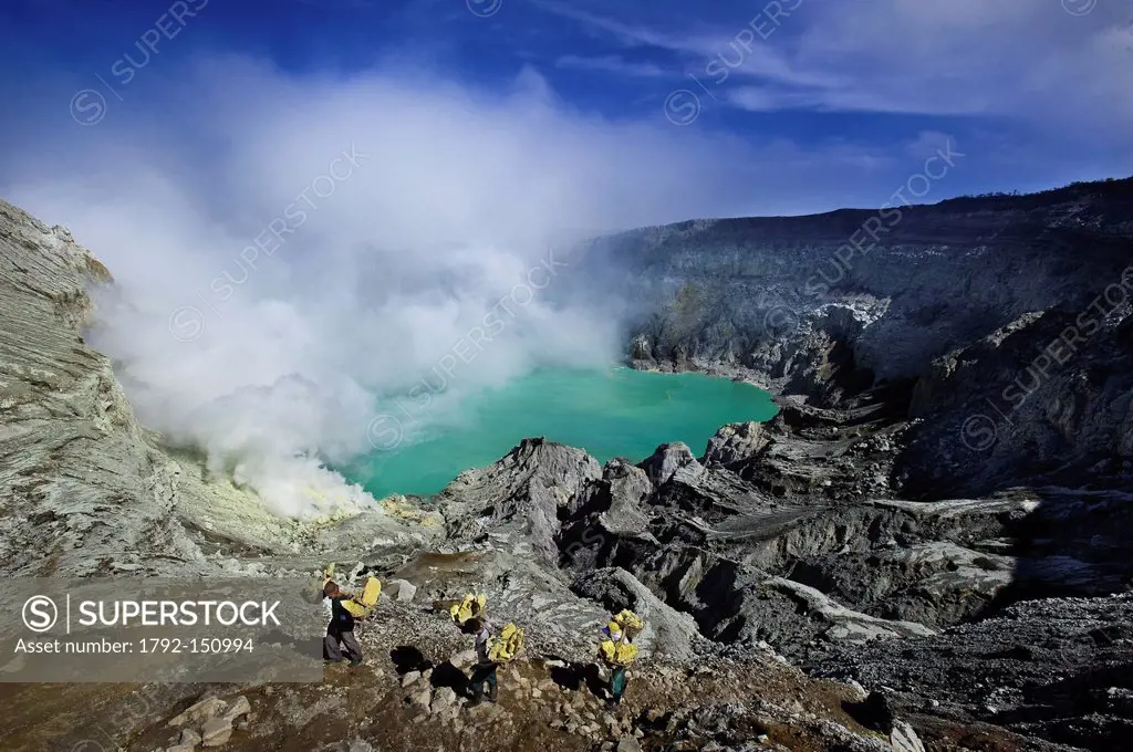 Indonesia, Java, East Java Province, Mining Sulfur by hand in Kawah Ijen volcano 2500m, one of the last places in the world where people mine sulfur b...