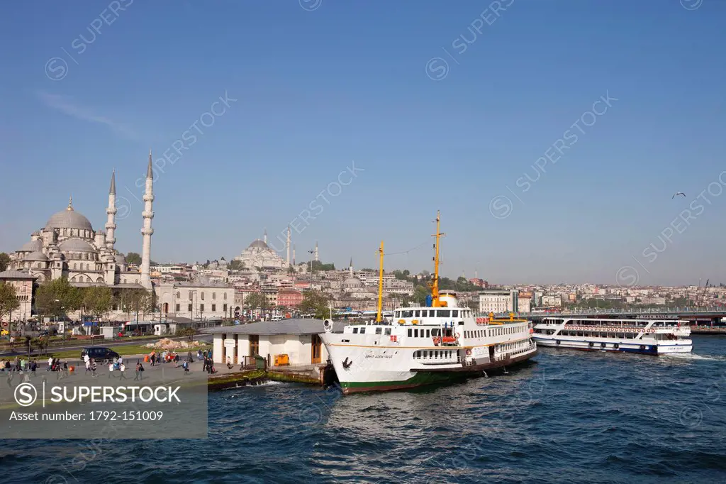 Turkey, Istanbul, historical centre listed as World Heritage by UNESCO, Eminn district, the Yeni Cami New Mosque near the Golden Horn