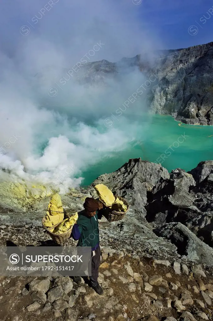 Indonesia, Java, East Java Province, Mining Sulfur by hand in Kawah Ijen volcano 2500m, the carrier Roknat bringing back 70kg of sufur from the heart ...