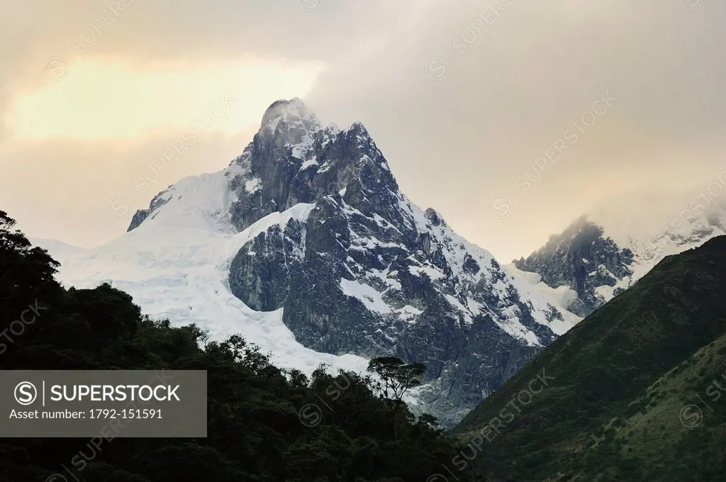 Peru, Cuzco Province, Cordillera Vilcabamba, the Northern side of the top of Salkantay 6271m