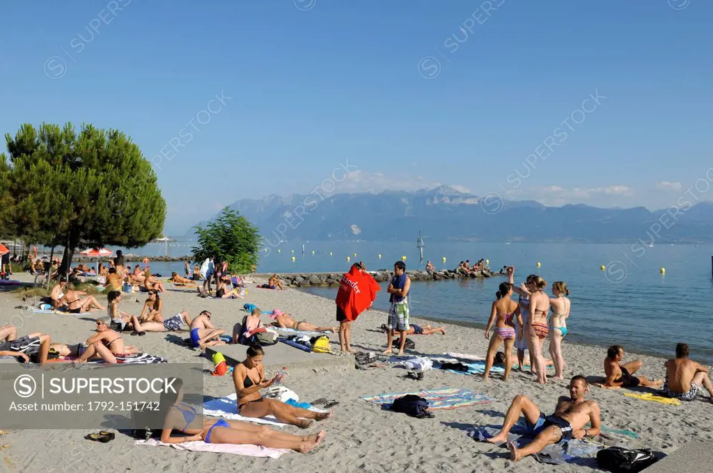 Switzerland, Canton of Vaud, Lausanne, Vidy beach on the shores of Lake Geneva