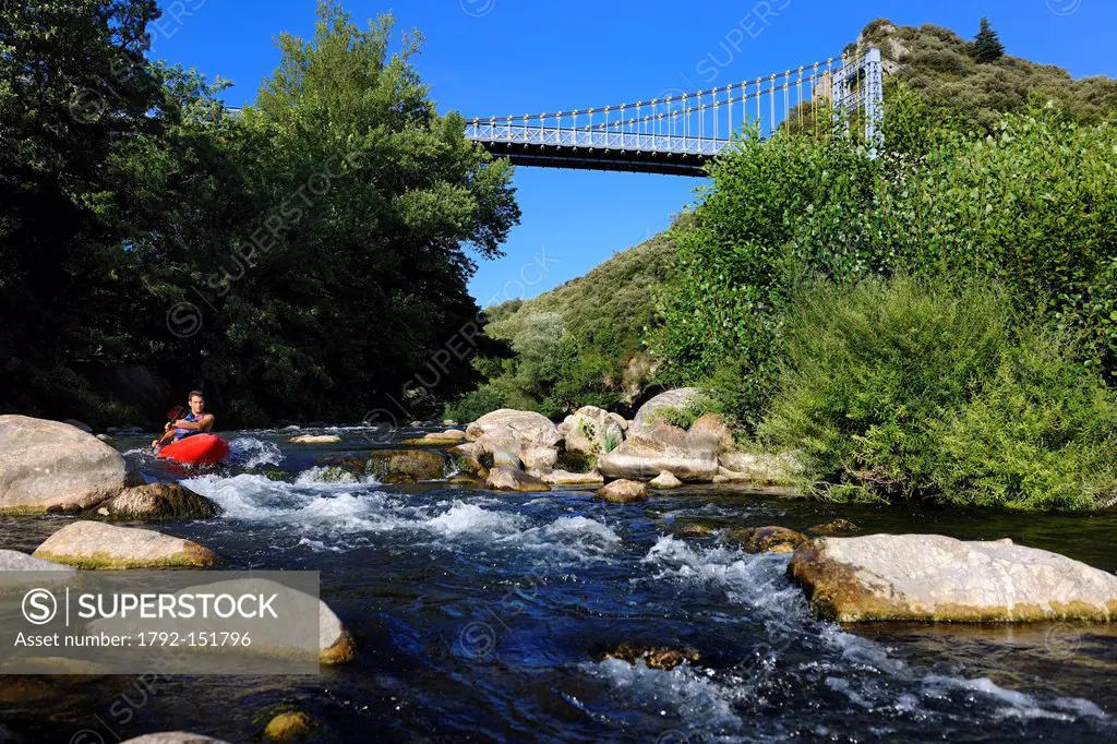France, Herault, Orb Valley, kayaking on the Orb River at the Moulin de Travassac next to Mons la Trivalle, Sylvain Cathala from the Ateliers Riviere ...