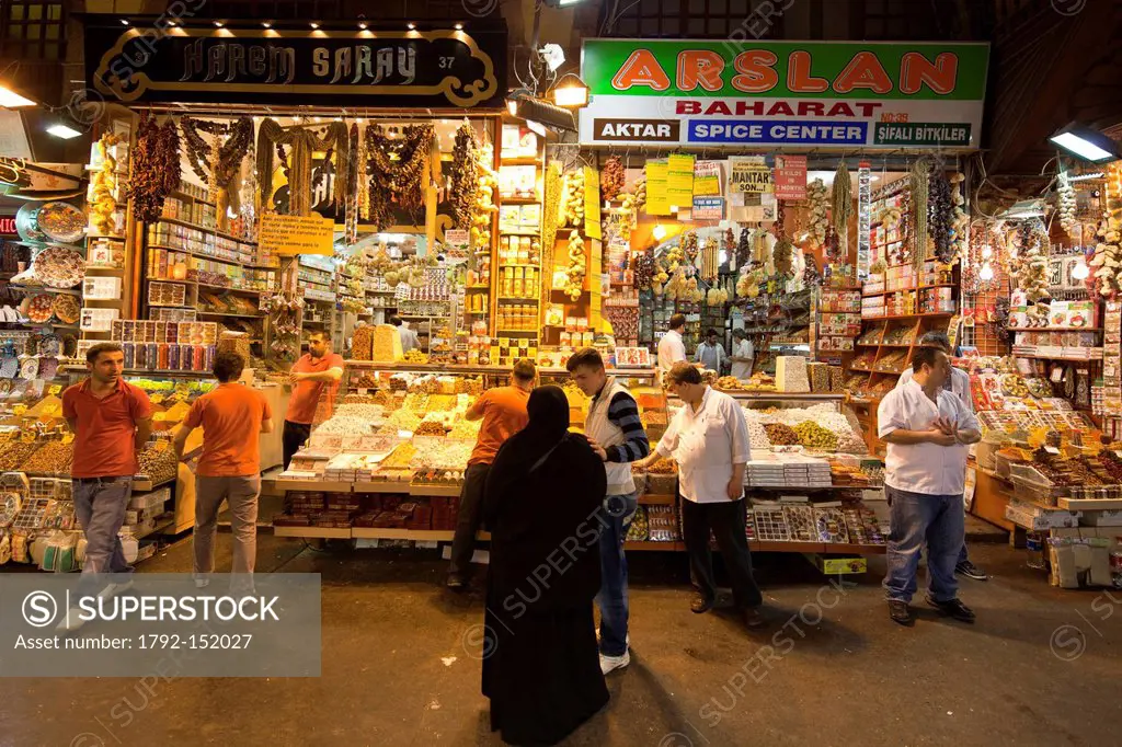 Turkey, Istanbul, historical centre listed as World Heritage by UNESCO, Sultanahmet district, the Egyptian Bazaar Misir Carsisi, known as the spice ma...