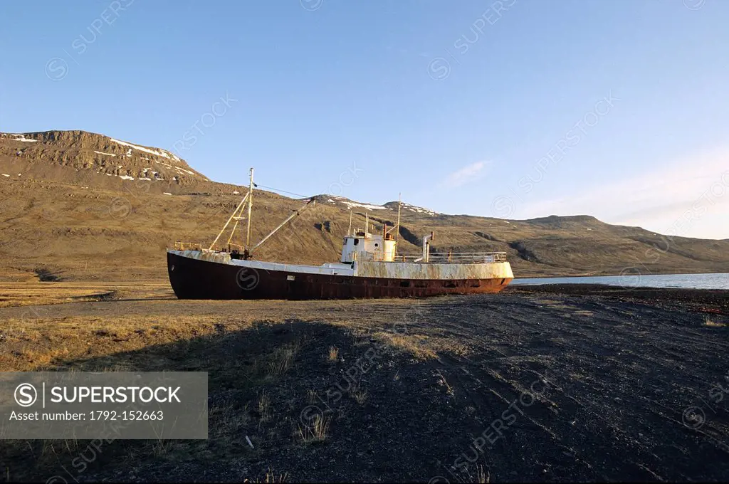 Iceland, Westfjords, Vestfirdir Region, Gardar, boat failed at the bottom of the fjord of Patreksfjordur