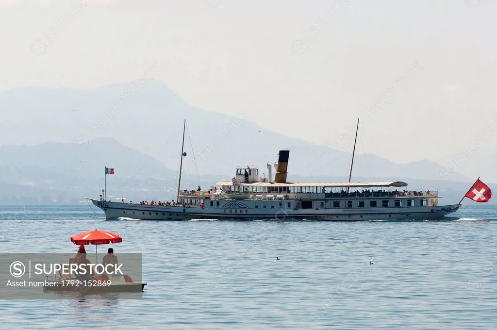 Switzerland, Canton of Vaud, Lausanne, Ouchy, paddle boat and CGM boat on Lake Leman