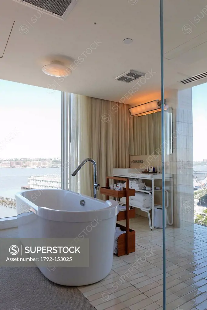 United States, New York City, Manhattan, Meatpacking District, Standard Hotel, bathroom with panoramic view on Hudson River, 848 Washington Street