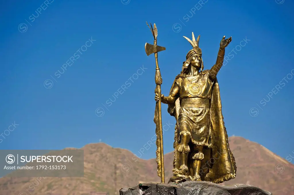 Peru, Cuzco province, Cuzco, listed as World Heritage by UNESCO, a statue of the Inca emperor Pachacutec that adorns the fountain in the Plaza de Arma...