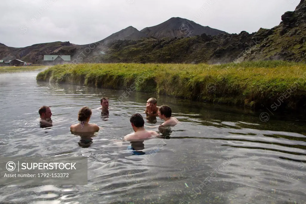Iceland, Fjallabak region, Landmannalaugar, Fjallabak natural reserve, Valley Jokulgil, swimmers in hot springs near the camp Landmannalaugar