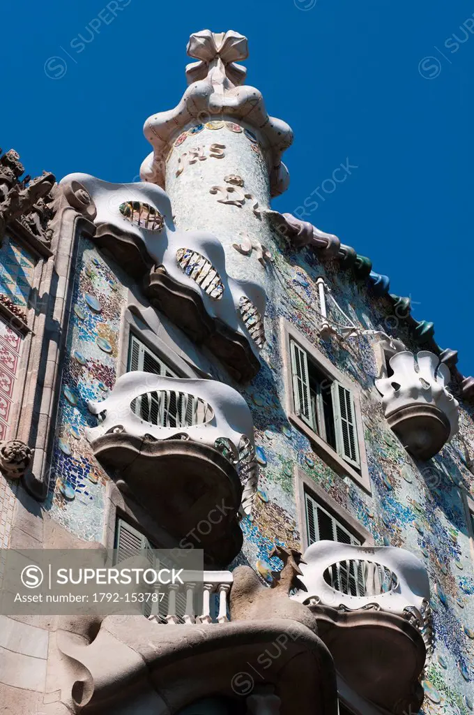 Spain, Catalonia, Barcelona, Eixample District, the Casa Battlo Battlo House by architect Antoni Gaudi at 43 Passeig de Gracia, listed as World Herita...