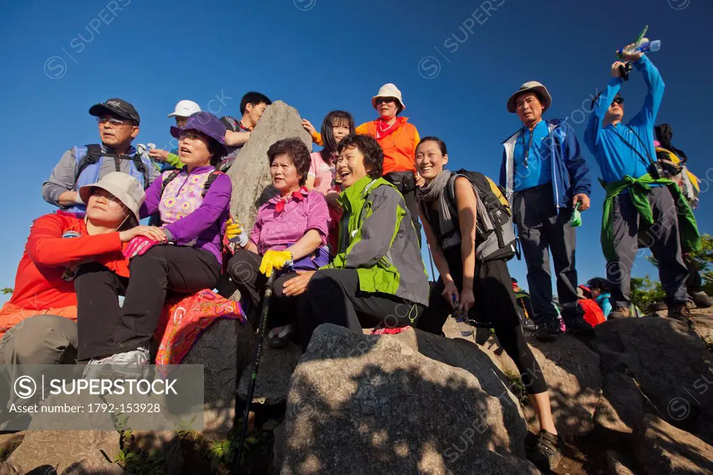 South Korea, North Gyeongsan Province, Ulleungdo Island, Seonginbong, Korean tourists on top of Mount Seongin, highest summit of Ulleung Island