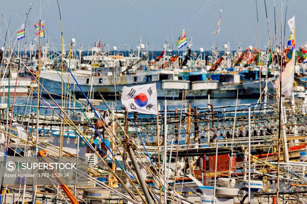 South Korea, Jeju Province, Seongsan, Korean flag Taegukgi and details of fishing boats masts in the port of Seongsan