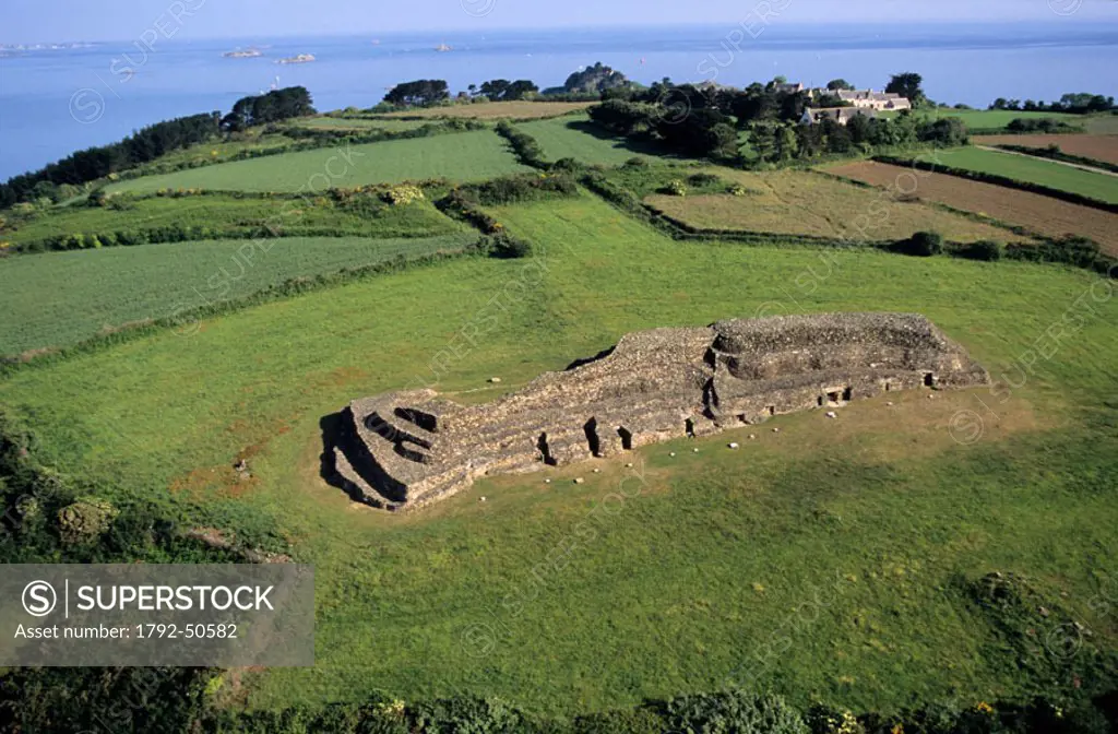 France, Finistère (29), Morlaix bay, Kernéhélen Peninsula, Cairn of Barnenez, dated of 6000 years old is composed of two cairns or funeral chamber of ...