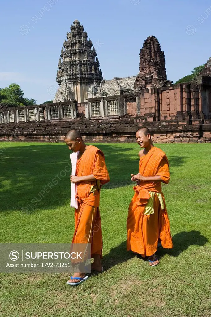 Thailand, Northeastern Thailand, Nakhon Ratchasima province, Phimai, Prasat Phimai, Hinduist_Buddhist temple, built during the ancient Khmer reign, tw...