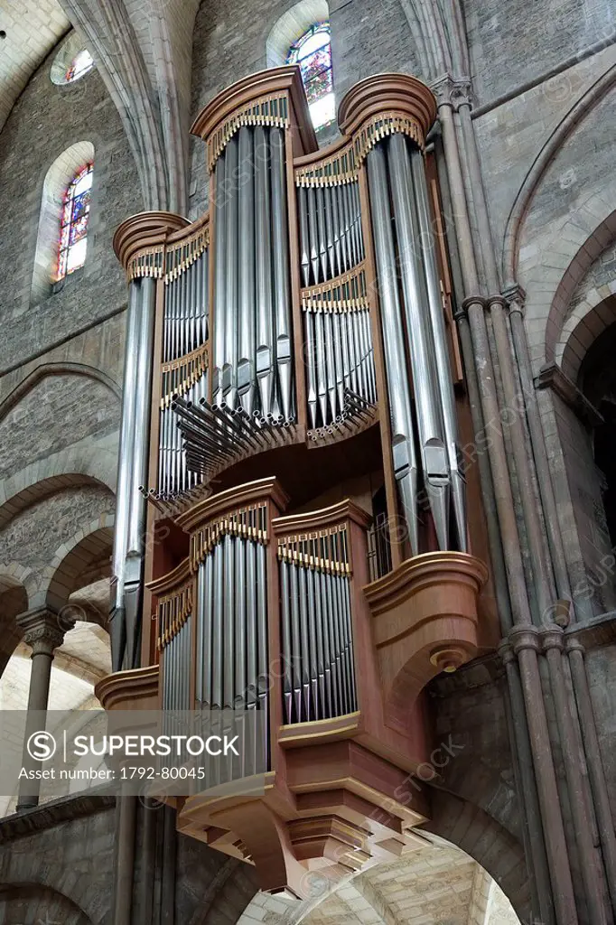 France, Marne, Reims, Saint Remy Basilica, organ