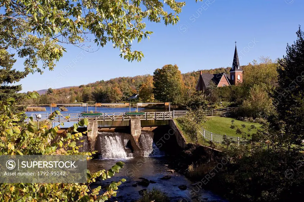 Canada, Quebec Province, Estrie Region, Lac Brome Knowlton Municipality, church and small dam in the middle of the village