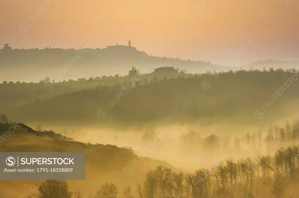 Italy, Tuscany, Val D'Orcia, Pienza, Hills covered with mist at sunrise
