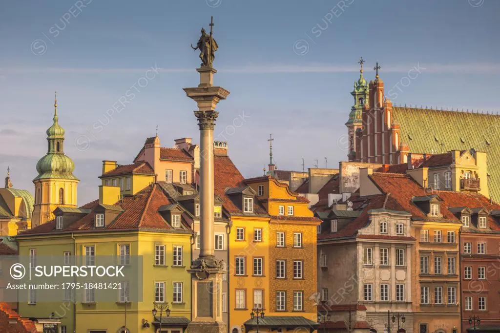 Poland, Masovia, Warsaw, Monument column in historic town square